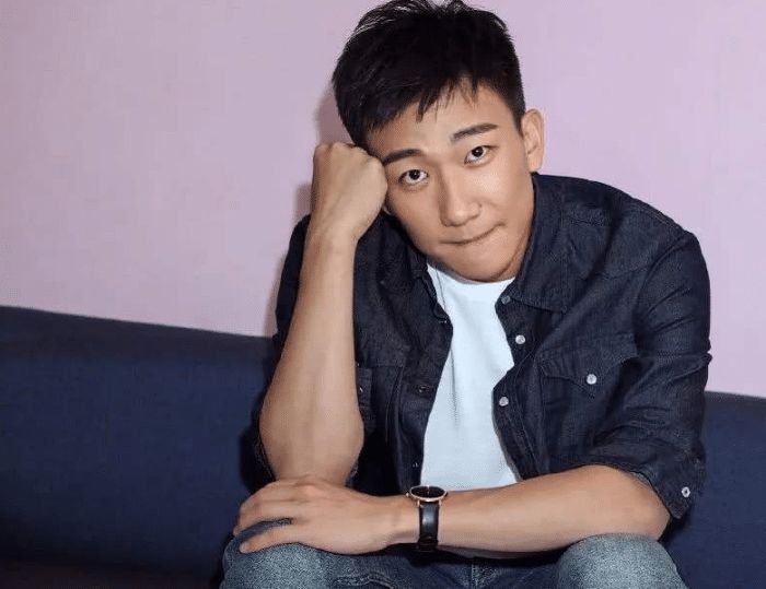 马伊琍“春风得意” 文章却已满脸沧桑 离婚一年已天壤之别