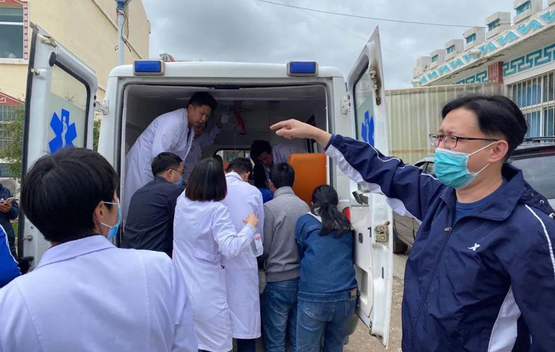 天津滨海：海滨人民医院援青医疗队争分夺秒挽救伤者生命