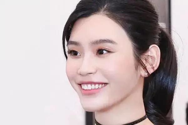 仪式|原创赌王子女操持设灵仪式被赞，“长孙之母”奚梦瑶为何却被骂惨？