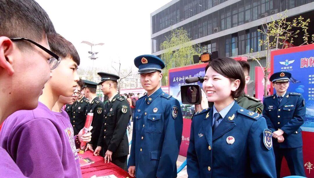 军校为什么不招高考复读生？原因有两点，考军校的同学要注意了