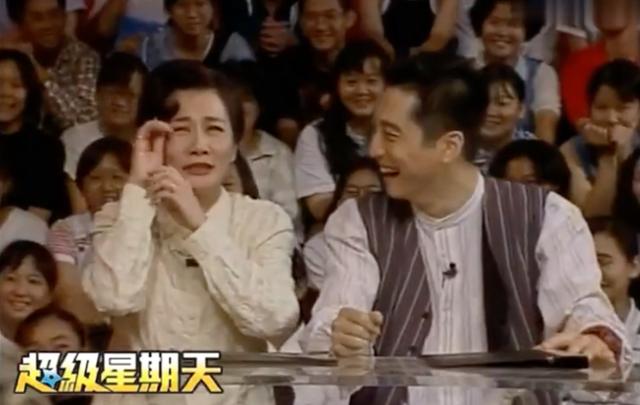 高金素梅|原创61岁何家劲帅气逼人，为了与前任的60岁婚姻之约，他至今单身