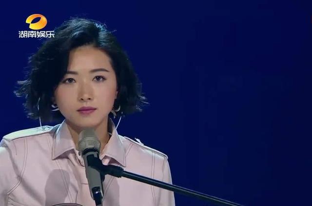 相比自以为是却炒糊的伊能静，万茜才是《乘风