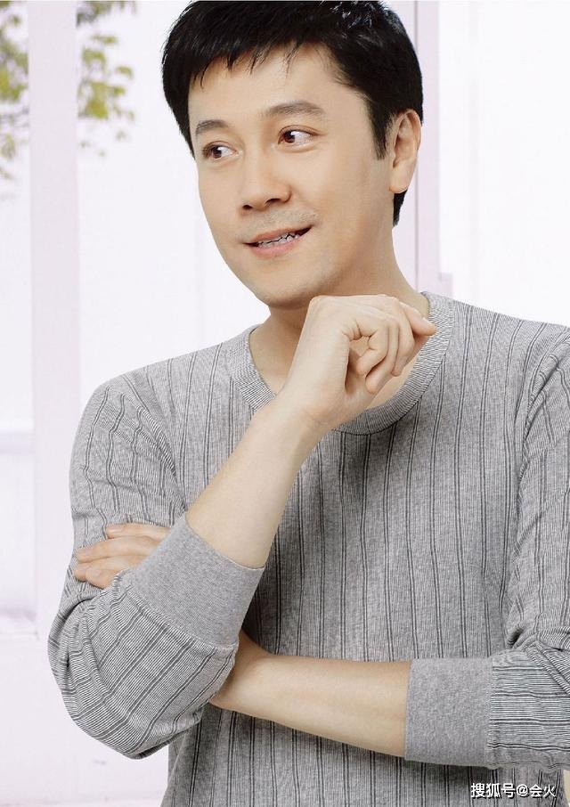 节目组|原创54岁蔡国庆参加男团选秀，成为最高龄成员，穿护膝带按摩器参战