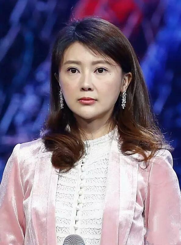 贾跃亭前妻甘薇豪门梦碎，穿着朴素面容憔悴，京城四美现状大不同