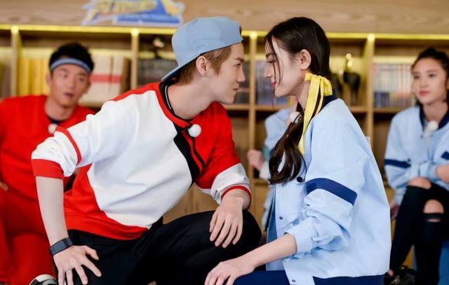 二次元|迪丽热巴二次元自拍，长得好看就是任性呀