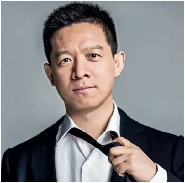 养三娃、欠5.3亿、限制出境，昔日阔太如何就活