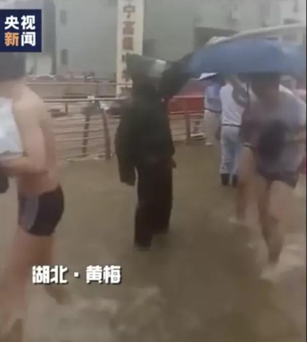 高考|这届高考催泪瞬间，看到第一个就忍不住了