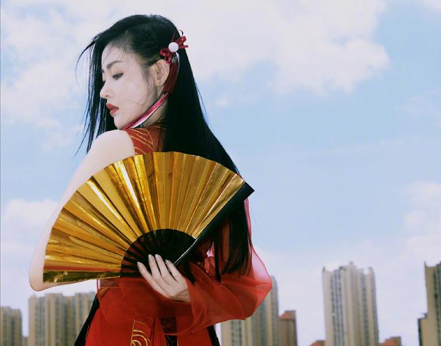 飞龙|原创现代李小龙炮轰陈柏霖：你和张天爱的吻戏太恶心，和李晨有一拼