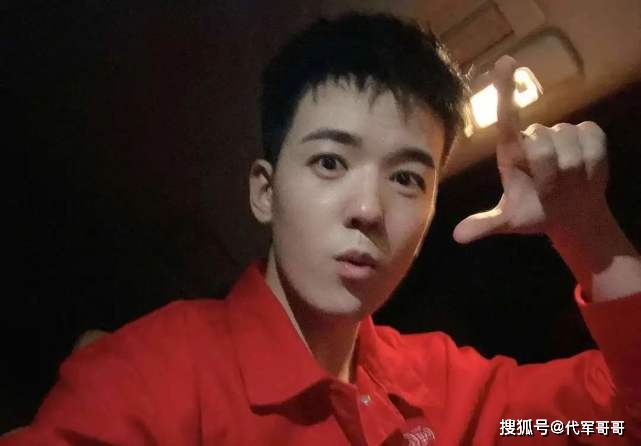 仝卓工作室发声明维权，称郑云龙是半个文盲，