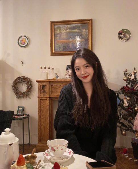 紧身|王中磊女儿王文穿蕾丝紧身上衣！秀娇嫩肌肤火辣魔鬼身材