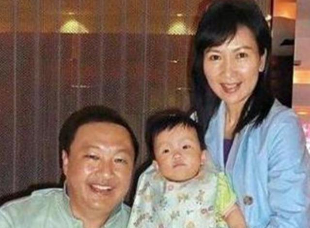 她因“小青”走红，因孕期丈夫出轨气到流产，今62岁老得认不出