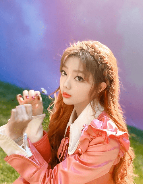 穿着|火箭少女101解散后首合体，穿《创1》初评级服装亮相引回忆杀