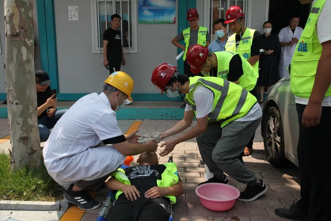 工地安全员给予初步急救措施