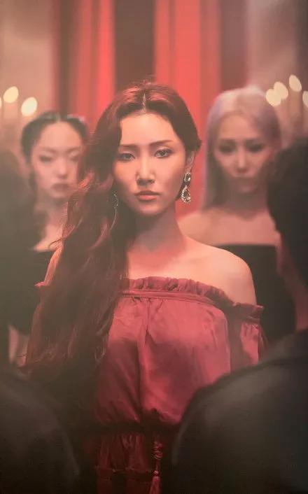 宣美|李宣美回归被质疑隆胸！不输泫雅的“南韩腿精”也要被杠？