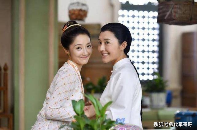 护士出身的美女演员，曾给章子怡当替身，如今