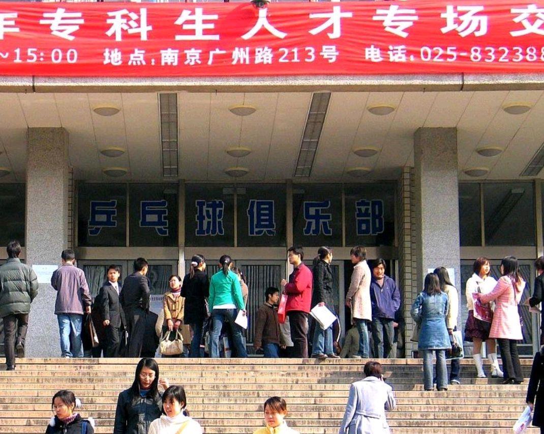 专科生说未来可期，受到本科生的冷嘲热讽，难道他们真的不配吗？