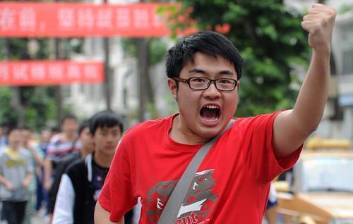 2021届多省份开启新高考，理科生复读优势大，文科生要过几个关卡