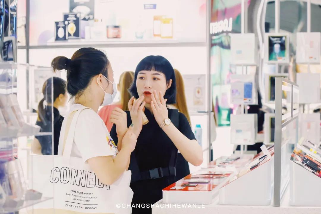 49位艺人网红打造的高颜值美妆体验店来袭！