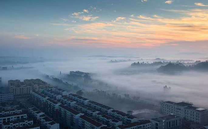 云雾弥漫的四川岳池美景