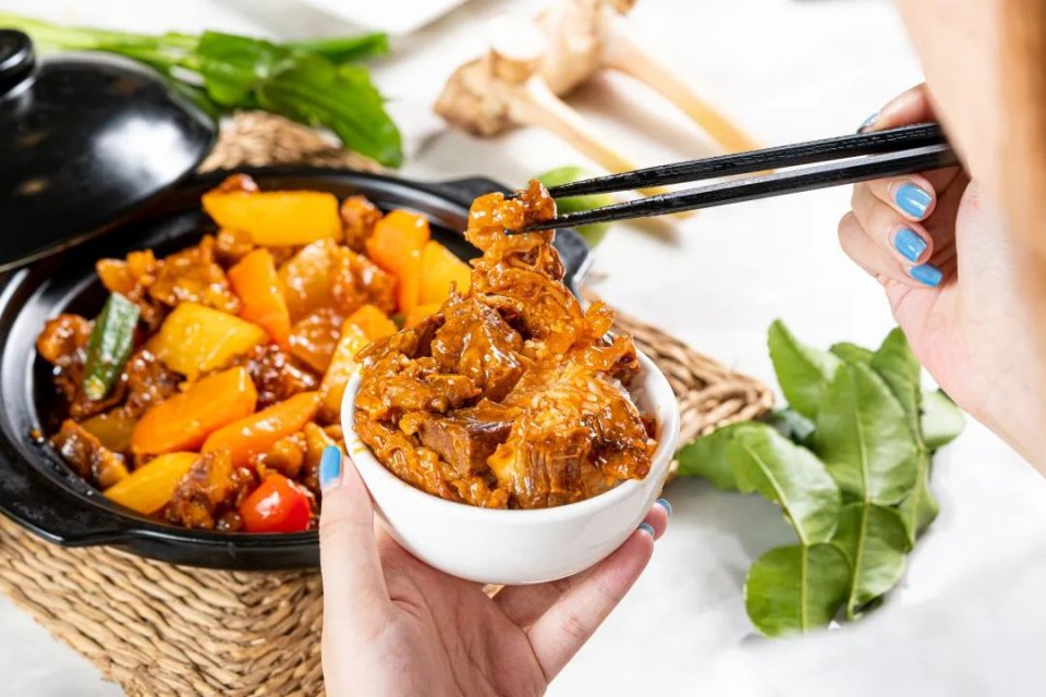 烧烤|打卡海鲜刺身、炭火烤串，凌晨2点还爆满！开在天台的烧烤档