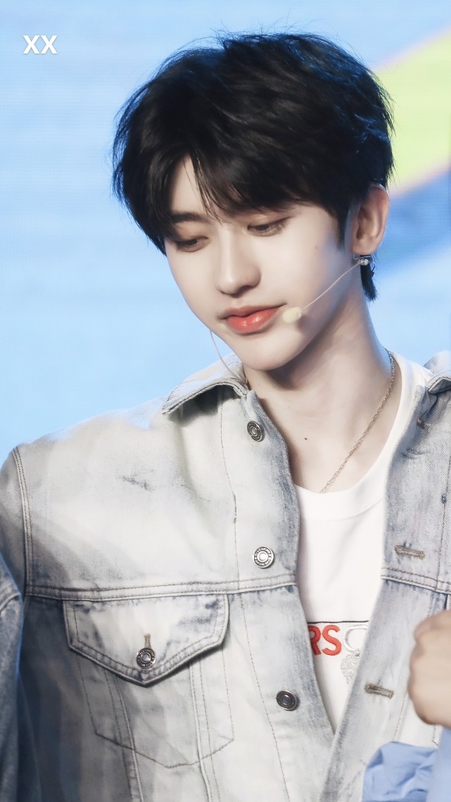 学长|原创蔡徐坤品牌活动饭拍，运动风学长坤上线！你的“夏日情人”来袭