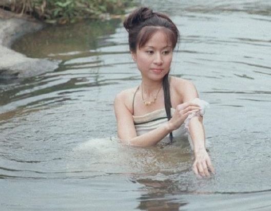 因嫌刘恺威没名气提出分手,入豪门遭丈夫虐待
