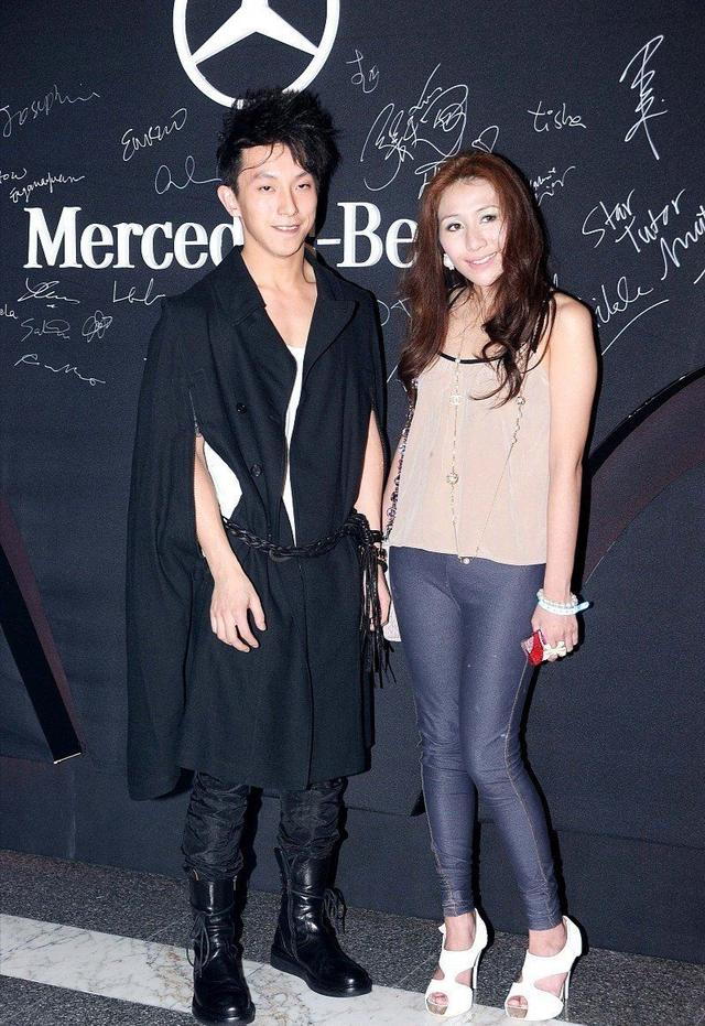 何超琼|赌王二房和四房较量,何超盈全程缩脖子不自信,何超琼一脸精明相