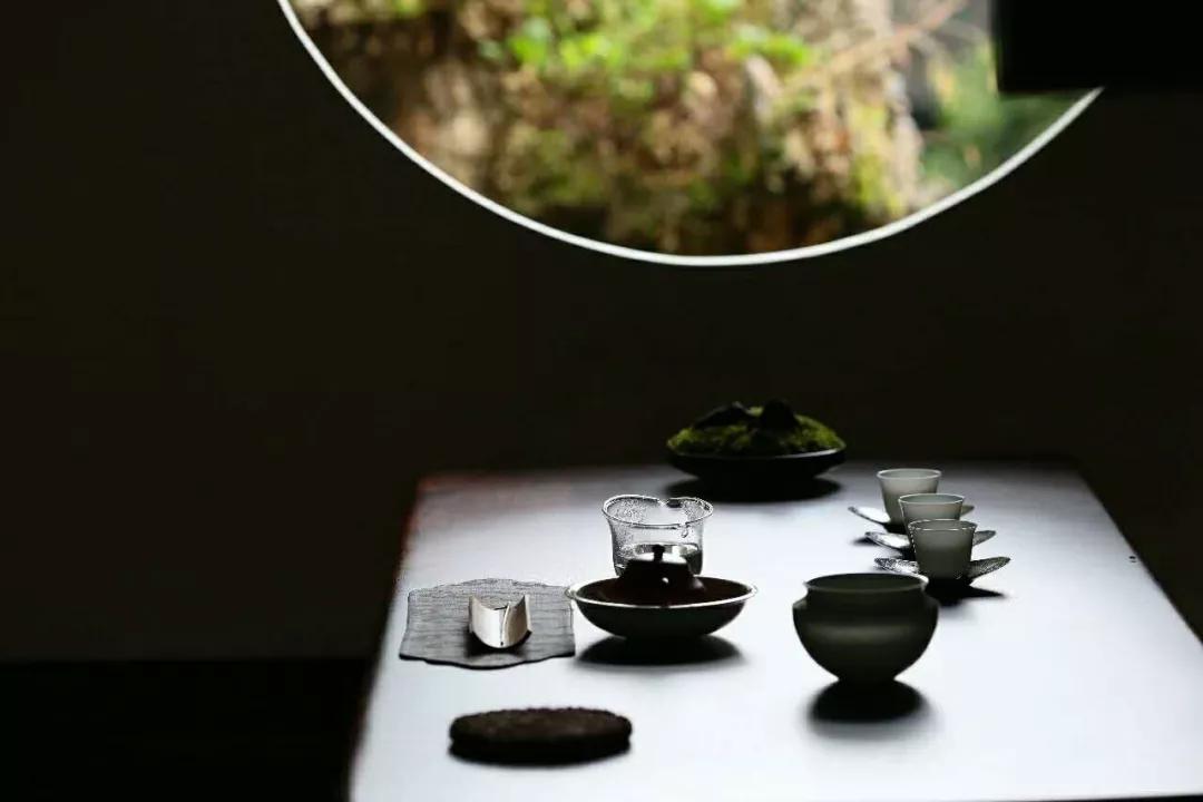茶与书 | 静坐饮茶,品书解暑.