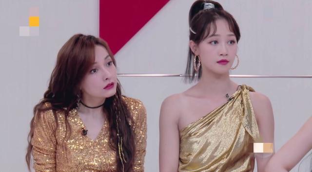 耳语|原创沈梦辰被淘汰时，吴昕顿时神伤离座，相拥耳语击碎多年不和传闻