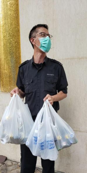 赌王公祭日犹如宫斗大戏！四房太太们送给记者