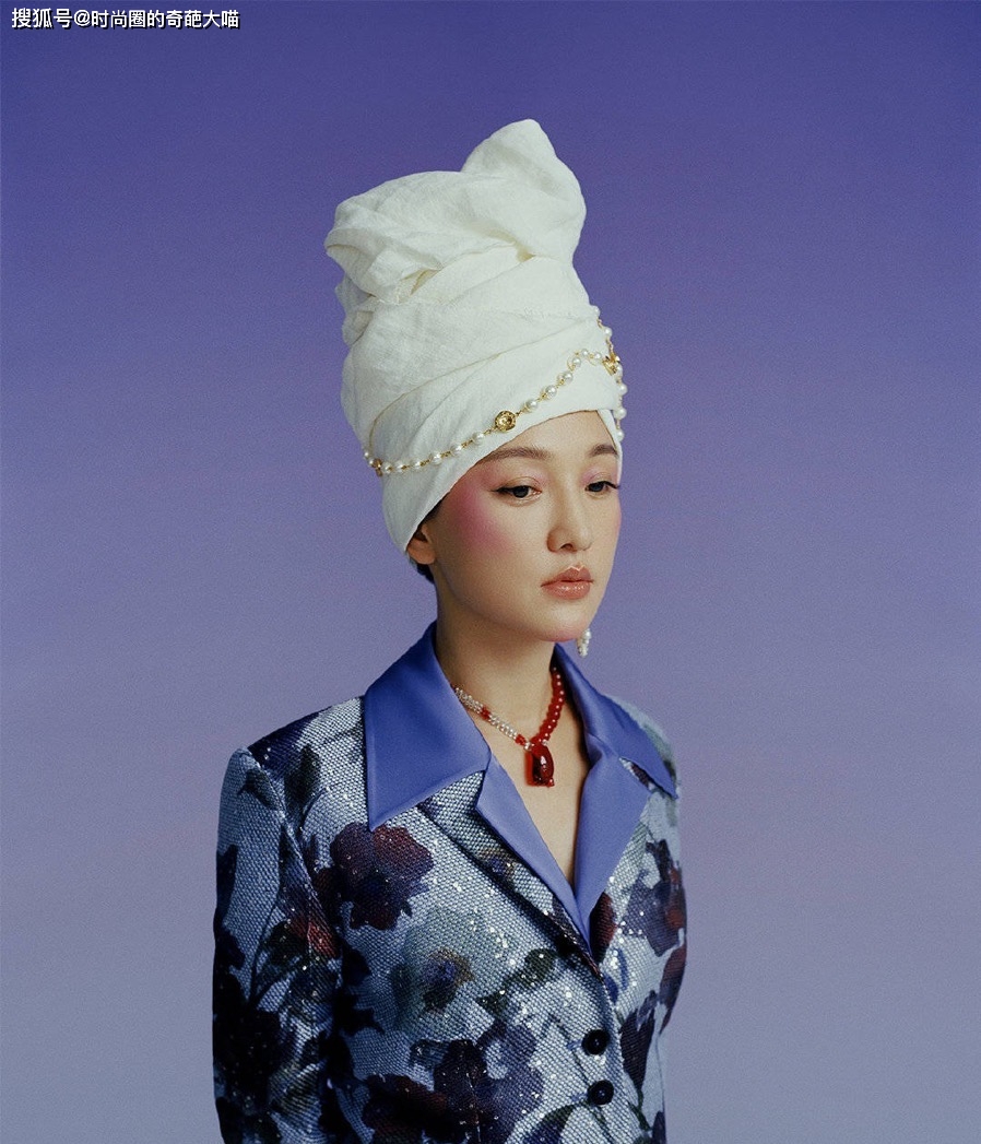 太阳穴|周迅新妆容有意思，眼线腮红直飞太阳穴，异域风被演绎出高级味道