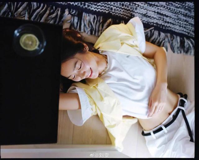 刘雯学|不能出门旅行？跟着大表姐刘雯学度假风穿搭，云度假可好？