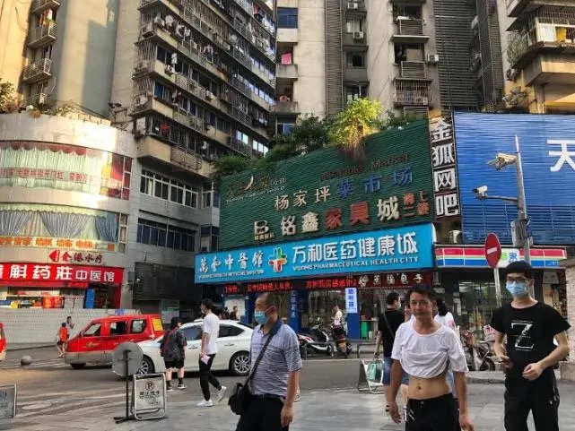农贸市场|重庆杨家坪肉贩被杀，其妻大喊“有本事把我也杀了”，于是，凶手把她也杀了
