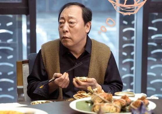 一把辛酸泪！这样养老，拖垮了多少年轻人和家人？我真熬不住了