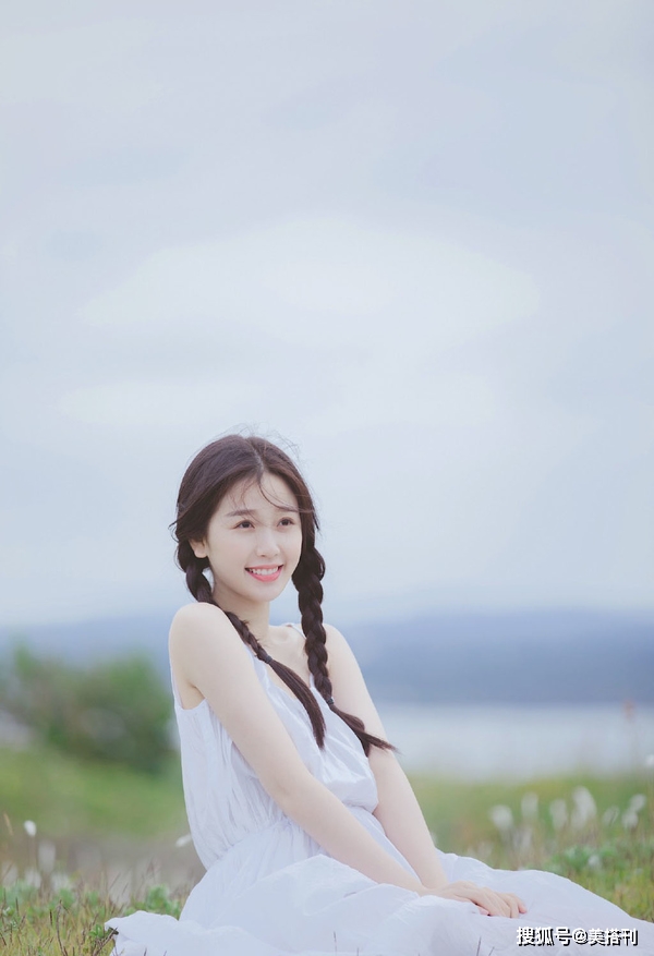 杨幂|双麻花辫今天夏天火了！杨幂鞠婧祎赵丽颖都在扎，发量少更好看哦