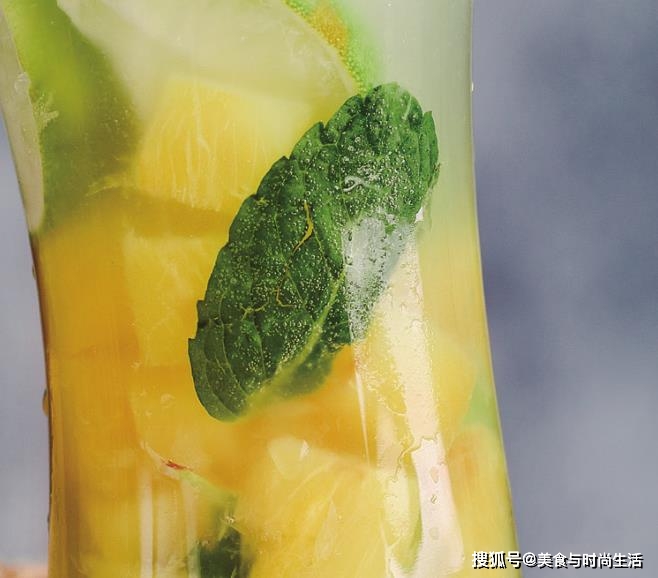 菠萝|无酒精版，小朋友也可以喝在家就能简单调制的菠萝莫吉托