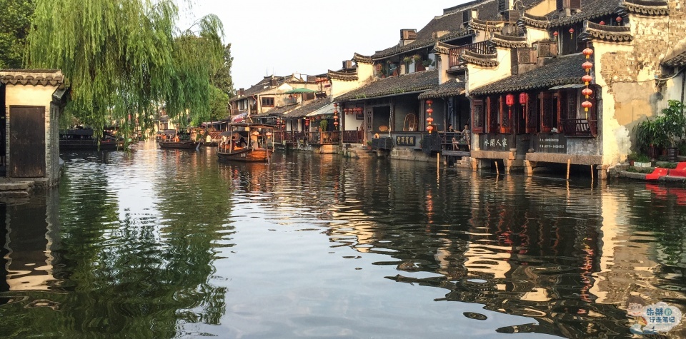 原创春秋的水，唐宋的镇，明清的建筑，现代的人，是对她最恰当的形容