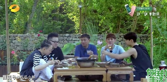 何炅|粉丝写“血书”愿望成真，《向往4》收官惊喜：宋丹丹终于回归了