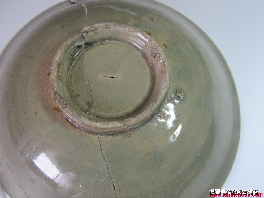 五代和宋代耀州窑青瓷的底足照片
