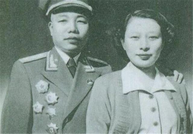 原创最年轻开国上将萧华,22岁担任司令员,夫人是长征中最小女红军