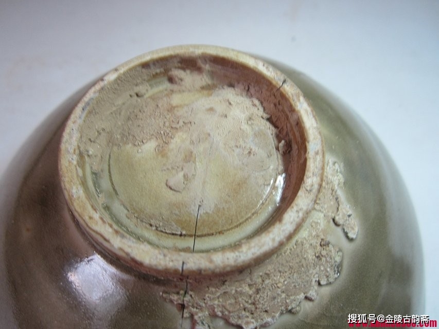 五代和宋代耀州窑青瓷的底足照片