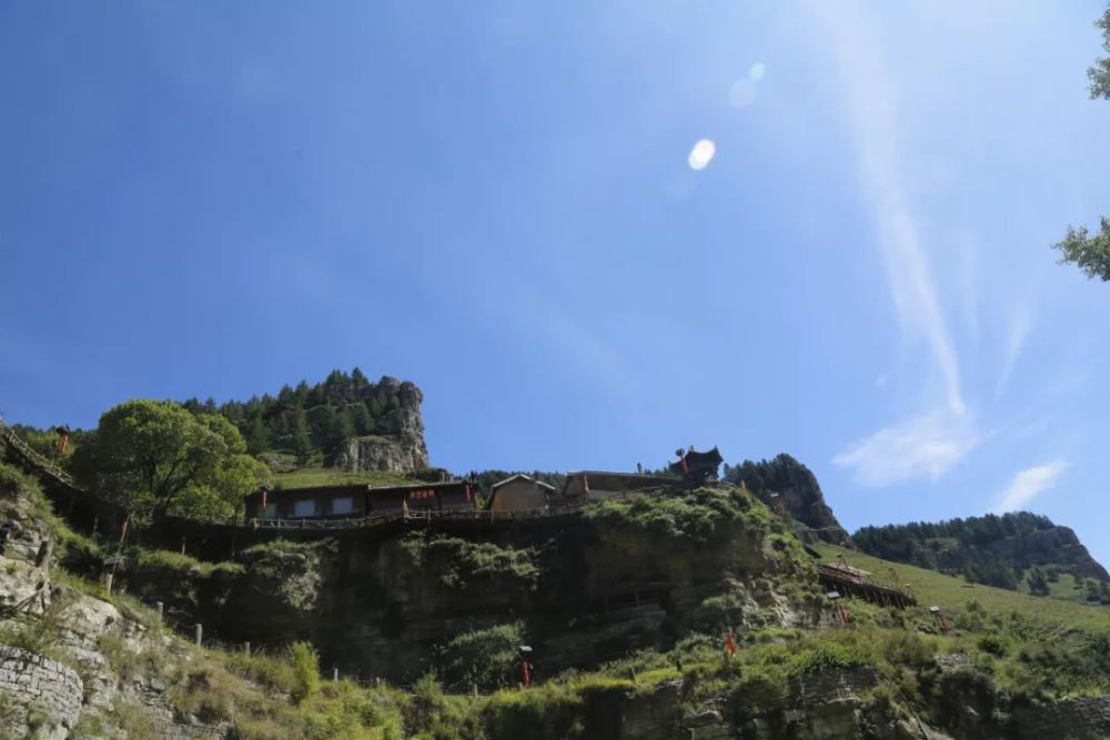 山西这座小县,火山旁边是冰洞,藏着一座悬崖村!_宁武