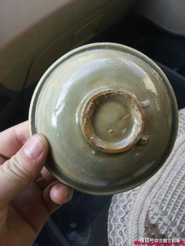 五代和宋代耀州窑青瓷的底足照片