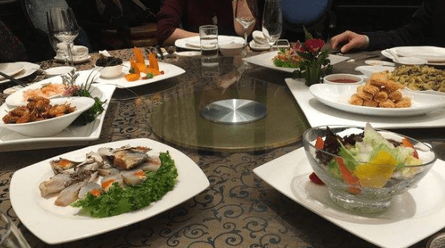 原创饭店吃饭,服务员透露:这3种菜,老板推荐也别点,不洗都不知道