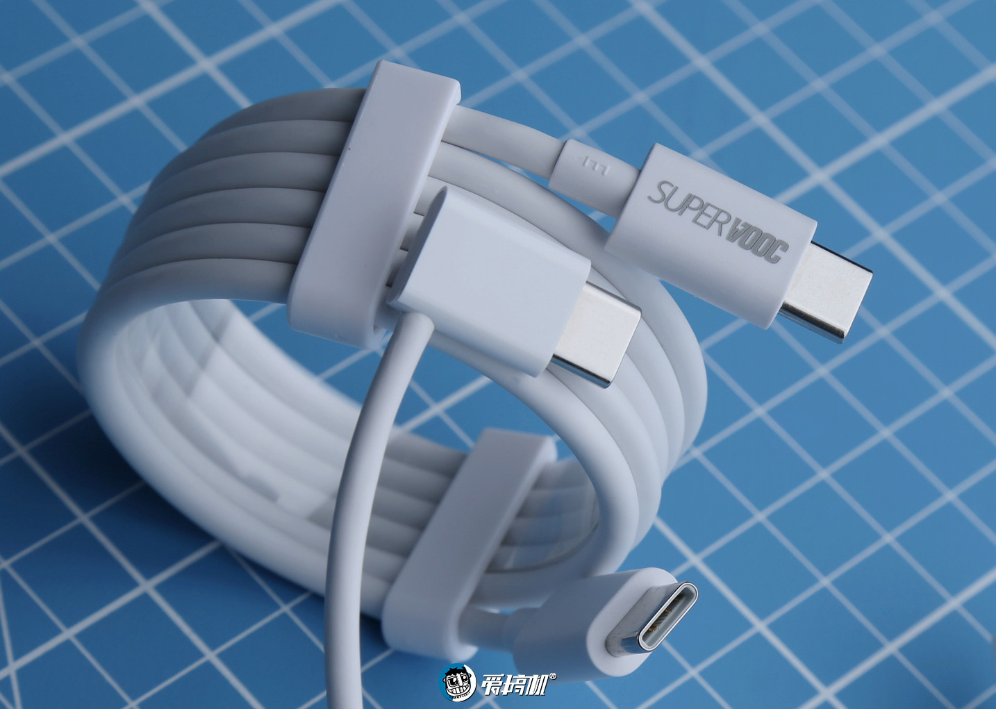 充电器|能装进口袋的50W，OPPO饼干超闪充电器评测