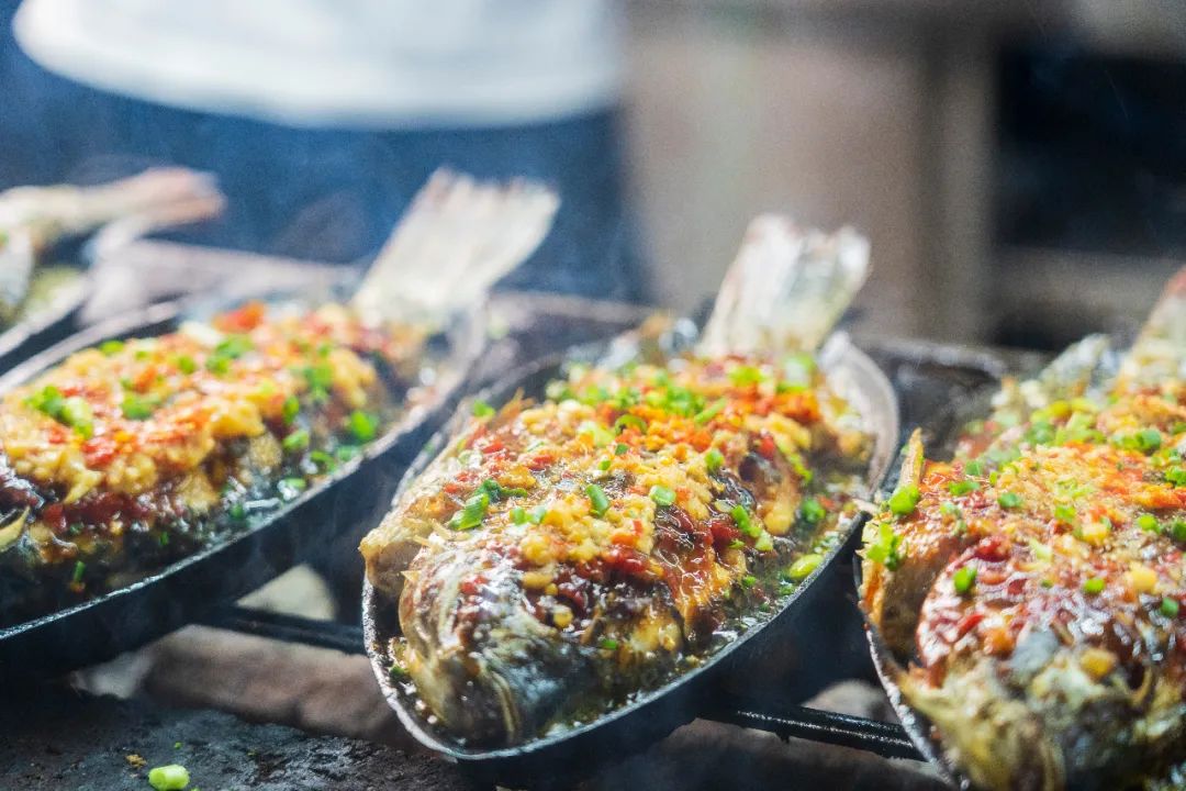 连唐僧|生蚝比47码皮鞋大，连唐僧都无法拒绝藏在昆明小区的老字号烧烤