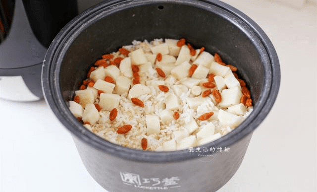 山药做什么饭好啊 61752b912f794d6c878b4b2f64a05229.png