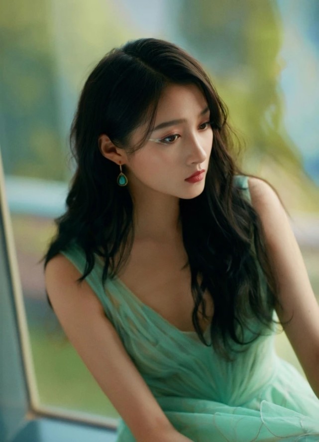 作品|原创关晓彤新剧开播，颜值虽然很清新甜美，这收视率却是太过于一般