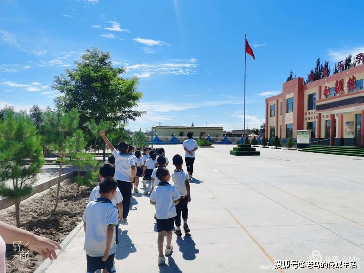 靖远县靖安乡靖坪幼儿园大班《我要上小学了》系列活动之参观小学初