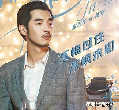 河神|原创知名男星深夜现身路边摊撸串，不修边幅很邋遢，抠完脚后又剔牙？